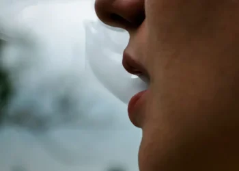 Fumar está ligado à prejuízos no humor, na memória e em funções cognitivas  • Foto: Rapeepong Puttakumwong/Getty Images