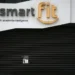 Homem tira foto de fachada de unidade da Smartfit em São Paulo  • 19/03/2020 REUTERS/Rahel Patrasso