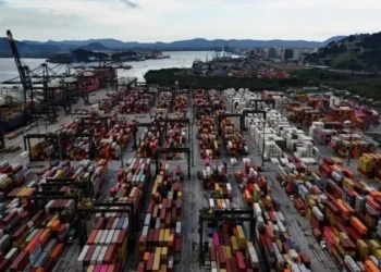 Imagem de drone mostra conteineres no Porto de Santos (SP) • Amanda Perobelli/Reuters