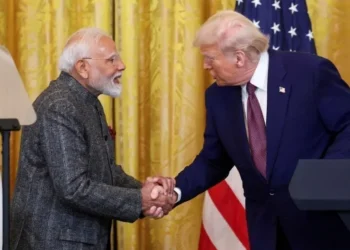 O presidente dos EUA, Donald Trump, e o primeiro-ministro da Índia, Narendra Modi, na Casa Branca, em Washington, D.C.  • 13/2/2025 REUTERS/Kevin Lamarque/Arquivo