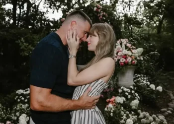 Taylor Swift e Travis Kelce anunciam noivado • Instagram/ Taylor Swift