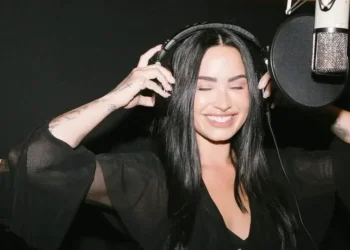 Demi Lovato fala sobre novo álbum • Reprodução