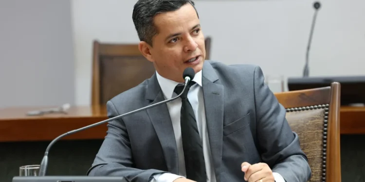 Deputado Jorge Frederico apresenta projeto para garantir insalubridade máxima a maqueiros e profissionais de higienização da saúde