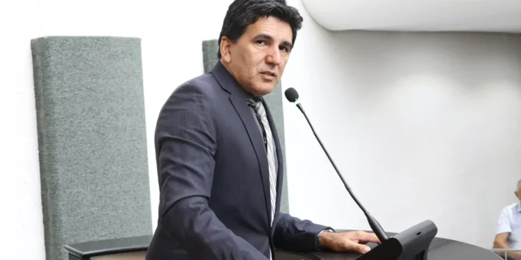 Dep. Prof. Júnior Geo questionou, pediu transparência ao governo e investigação ao MPE no caso das cestas básicas