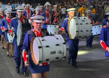 Os estudantes mostram muito talento nas fanfarras das escolas estaduais