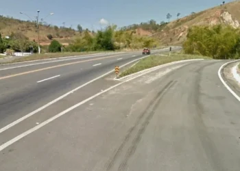 Vítima foi achada morta na BR-116, na altura do Bairro Aeroporto, em Teófilo Otoni
crédito: Google Street View/Reprodução