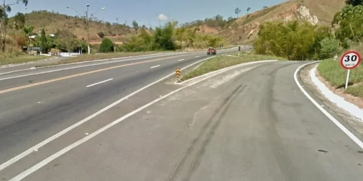 Vítima foi achada morta na BR-116, na altura do Bairro Aeroporto, em Teófilo Otoni
crédito: Google Street View/Reprodução