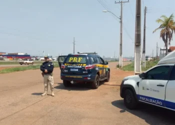 Ação conta com o apoio da PRF para isolamento do trânsito na via -  Foto: Brenda Ramos/Governo do Tocantins