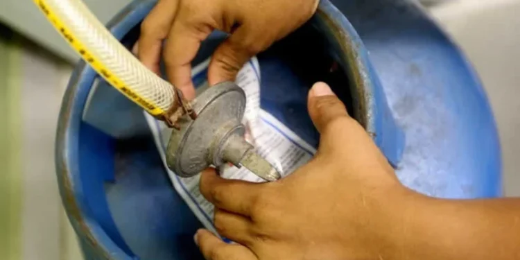  Agência de Metrologia orienta que as mangueiras e registros de gás de cozinhas residenciais, industriais e comerciais têm prazo de validade e devem ser substituídos