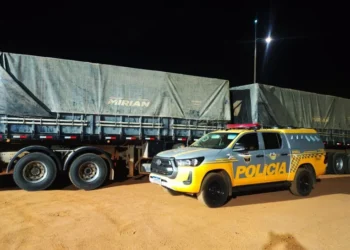 Caminhão trator tracionava dois semirreboques graneleiros - Foto: Ascom PMTO