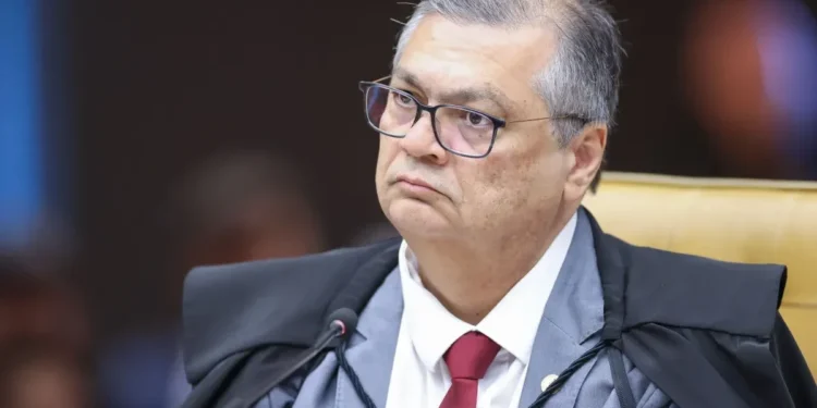 Dino pede ação da PF após sofrer ameaças violentas nas redes sociais
