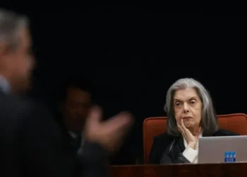 STF retoma julgamento de Bolsonaro com expectativa de voto de Cármen Lúcia