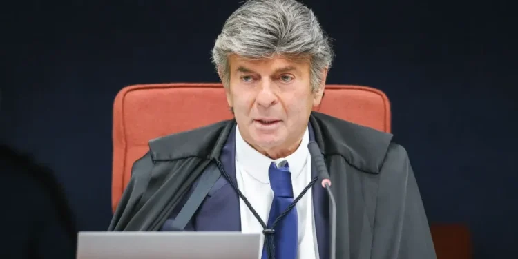 Fux vota para absolver réus do crime de organização criminosa