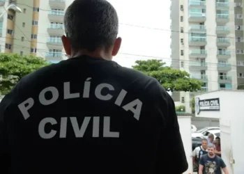 Mãe é presa por torturar e obrigar filha a segurar ovo em estado de fervura