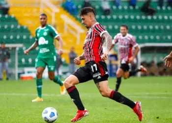 Rigoni com a camisa do São Paulo • Dinho Zanotto/AGIF/Estadão Conteúdo