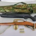 Armas e munições apreendidas durante cumprimento de mandado.