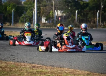 Neste sábado, 6, será realizada a 2ª etapa do Campeonato Tocantinense de Kart 2025, no Kartódromo Rubens Barrichello, na Arse 152 (1506 Sul), a partir das 16 horas. O evento conta com apoio da Prefeitura de Palmas, por meio da Fundação Municipal de Esportes e Lazer (Fundesportes). A disputa conta com cerca de 30 pilotos do Tocantins e Goiás, a entrada é gratuita.

O presidente da Fundesportes, Lécio Guimarães, destacou o que espera do campeonato. "A expectativa é a melhor possível, pois só há crescimento e desenvolvimento técnico com eventos competitivos e bem realizados. O kart de Palmas tem uma história de sucesso graças a essas competições".

O organizador do evento Mayco Duarte reforça a relevância do evento. "A 2ª etapa do Campeonato Tocantinense de Kart, em Palmas, é decisiva para o automobilismo regional, atraindo pilotos de outros estados e elevando a expectativa para a final em dezembro".

O campeonato Tocantinense de Kart é composto por quatro etapas, finalizando em dezembro, quando serão conhecidos os campeões de cada categoria.

Categorias

Mirim
Cadete
F400 Júnior
F400 Novato
F400 Graduado
F400 Sênior

Premiação

1ª Lugar – Troféu
2ª Lugar – Troféu
3ª Lugar – Troféu