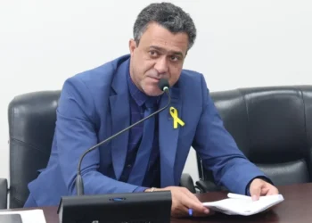 Deputado defende um ambiente agradável e propício ao aprendizado em meio às altas temperaturas do Tocantins. Dicom-aleto