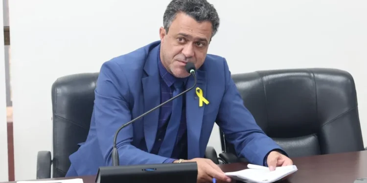 Deputado defende um ambiente agradável e propício ao aprendizado em meio às altas temperaturas do Tocantins. Dicom-aleto