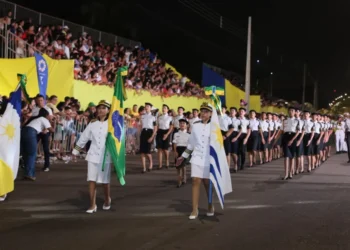 Escolas levaram mensagens que reforçam o respeito à pátria, a importância da cidadania e educação – Foto Lia Mara