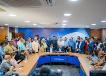 Governador em exercício, Laurez Moreira realiza sua primeira coletiva à imprensa