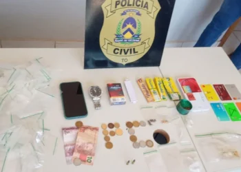 Foram encontrados inúmeros vestígios de que o local estava sendo utilizado como ponto de venda de drogas. Foto: Divulgação PCTO