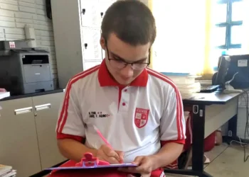 Junto com a medalha, vieram oportunidades e viagens para o aluno Gabriel - Foto: divulgação/Seduc/Governo do Tocantins