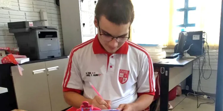 Estudante da rede pública é premiado na fase regional na Olimpíada Nacional de Filosofia