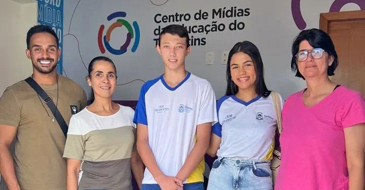 Equipe do CEM Tiradentes apresenta projeto na Feira de Iniciação Científica de Joinvile