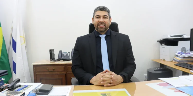 Delegado Bruno Azevedo é recebido por servidores após recondução ao cargo de secretário de Estado da Segurança Pública