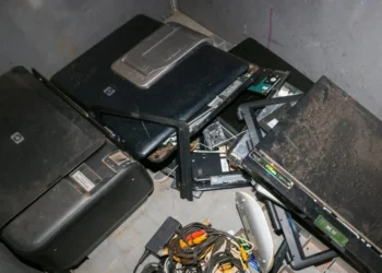 Impressora, aparelho de DVD, monitor e notbook são descartados na Feira da 304 Sul - Foto Lia Mara