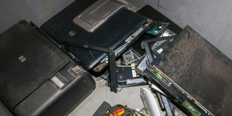 Caravana Eletrônico Não é Lixo recebe na Feira da 304 Sul equipamentos em desuso para reaproveitamento