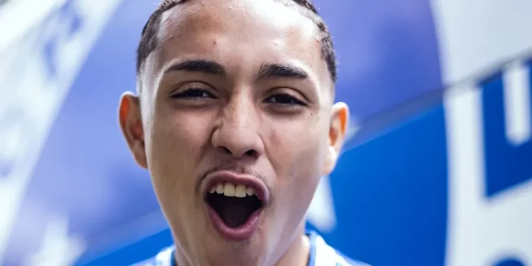 Cruzeiro anuncia contratação de Kauã Moraes, lateral-direito de 18 anos