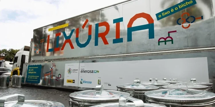 Busão das Artes chega a Palmas com exposição Lixúria, uma experiência imersiva sobre lixo, meio ambiente e futuro