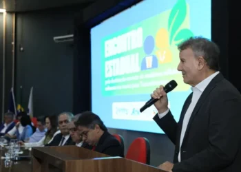 Prefeito Eduardo Siqueira Campos participa do Encontro Estadual pela destinação correta de resíduos sólidos urbanos – Foto Edu Fortes