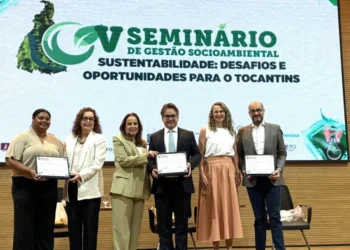 Secretária interina do Meio Ambiente e Recursos Hídricos, Mônica Avelino, destacou a relevância do seminário e participou da entrega de certificados_Foto Luiza Caetano-Governo do Tocantins