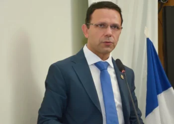 Secretário-chefe de gabinete, Carlos Antônio da Costa Júnior, representando o prefeito de Palmas na Câmara Municipal – Foto Edu Fortes