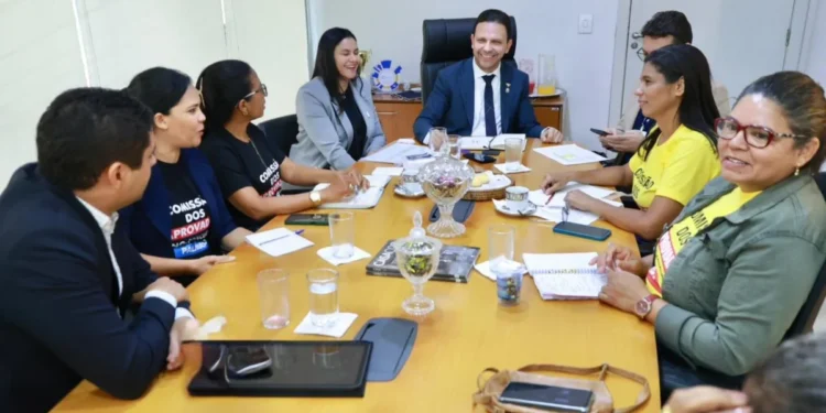 Secretário-chefe de gabinete do prefeito, Carlos Júnior durante reunião com representantes do Sintet – Regional Palmas – Foto Flávio Cavalera