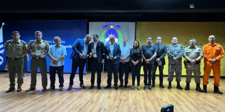 Senador Eduardo Gomes é homenageado em solenidade da Força Nacional após destinar R$ 1,6 milhão à Polícia Militar do Tocantins para aquisição de veículos