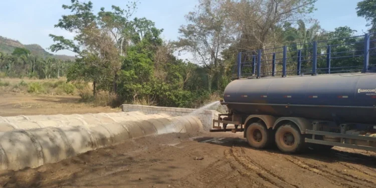 Prefeitura de Palmas inicia terraplanagem na via de acesso à obra do novo campo de futebol de Taquaruçu
