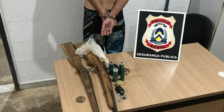 Suspeito foi autuado em flagrante pelo crime de posse ilegal de arma de fogo.
Divulgação PCTO