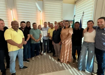 Vereadores reunidos no gabinete do prefeito