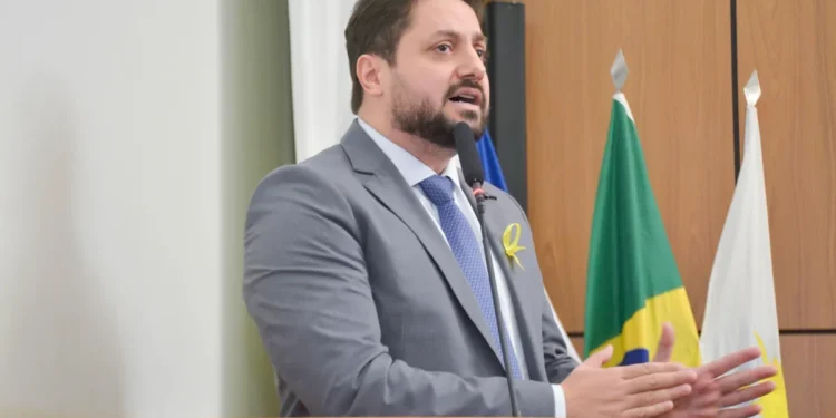 Autismo é pauta do vereador Dr. Vinicius Pires na tribuna da câmara palmense