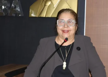 Em pronunciamento forte, vereadora Maria Bala aponta para gestão de Miracema