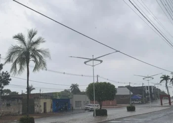 Miracema: Olha que coisa mais linda tão cheia de graça é a chuva que chega a chuva que passa…