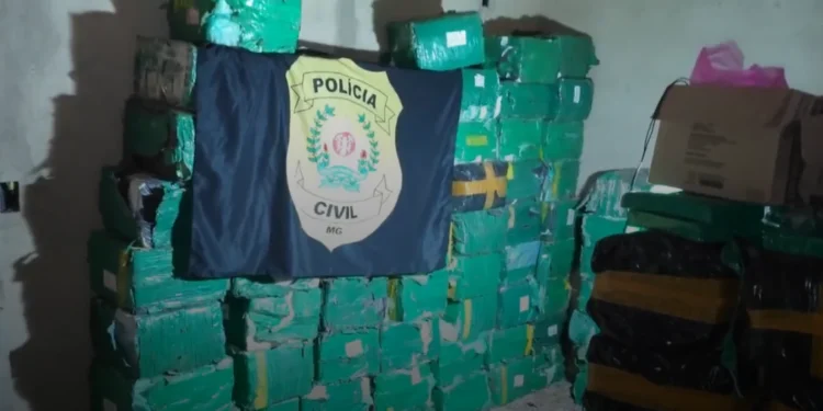 Dois são presos e duas toneladas de maconha são apreendidas em MG