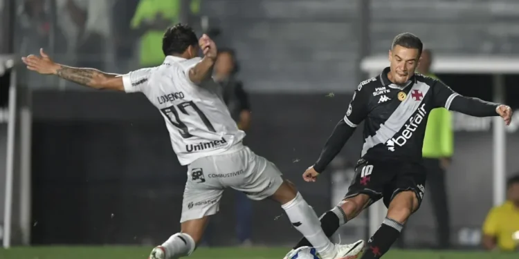 Coutinho faz golaço, mas Vasco vacila e cede empate ao Ceará no Brasileirão