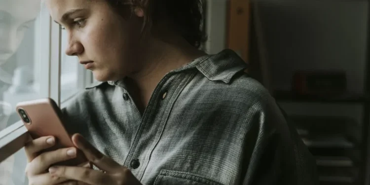 Cartilha orienta influenciadores sobre como falar de depressão nas redes