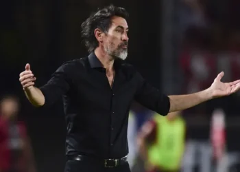 Técnico do Estudiantes projeta tirar “conforto” do Flamengo no Maracanã