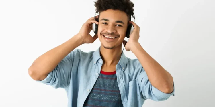 8 podcasts que podem ajudar nos estudos para o Enem